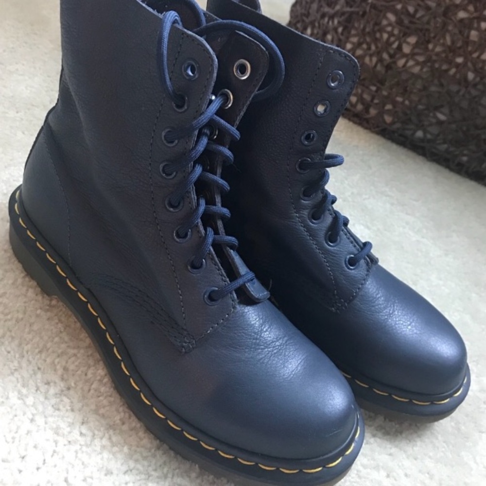 Navy Blue Dr marten pascal 8